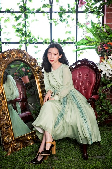 馬克的花園下午茶 裙身釘珠的雪紡澎澎裙洋裝