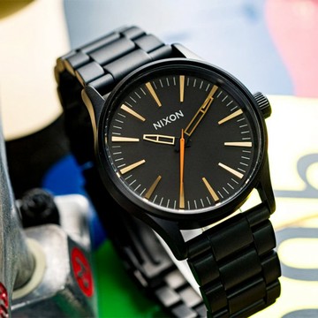 【NIXON】消光黑 金指針 黑錶 極簡復刻 鋼錶帶 手錶 男錶 女錶 SENTRY 38 SS