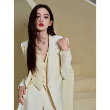 歐貨2025春秋新款古力娜扎同款白色西裝外套裝西服馬甲短褲三件套