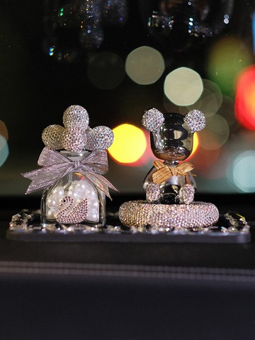 車載香水創意高檔暴力熊香薰擺件持久淡香女神汽車內裝飾用品大全