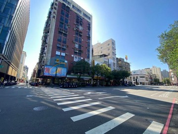 【鹽埕捷運三角窗│驚爆1字頭單價】雙層金店面-80｜高雄市鹽埕區大仁路