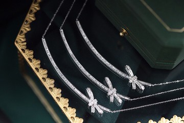 18K白金梯方鑽石項鏈- 蝴蝶結微笑設計