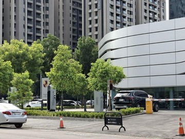 大慶街商圈大地坪9米面寬燙金店面洽｜台中市南區德富路