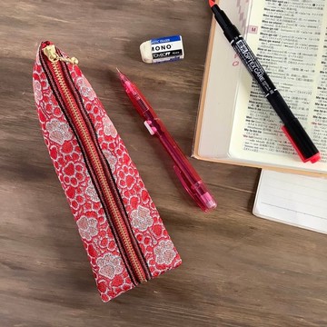 【肉球與櫻花】疊緣 三角錐筆袋 日式 紅 銀 腳印 犬 貓