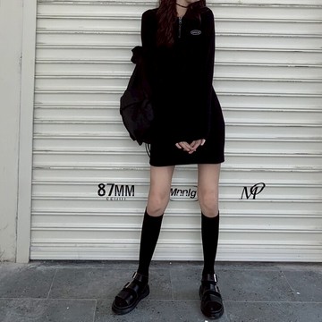 秋裝ins百搭字母拉鏈翻領長袖連衣裙女修身顯瘦暗黑風中長裙1入