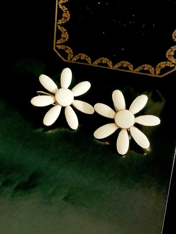 vintage jewelry  俏麗氣質琺瑯小白花 夾式耳環