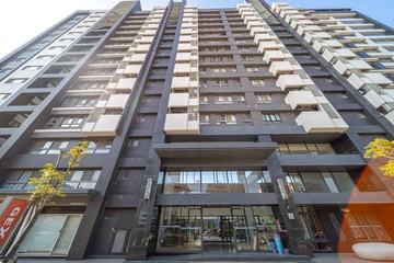 巨蛋荷必館綠園道景觀雙平車｜高雄市鼓山區華榮路