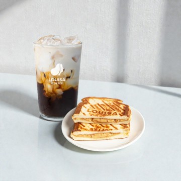 【路易莎咖啡】輕食組合(中杯莊園拿鐵+甜磚壓)