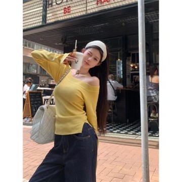 純欲黃色一字肩斜領長袖針織衫女春季修身顯瘦辣妹開叉打底衫上衣