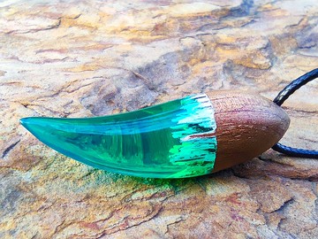 翡翠狼皇獠牙挂件