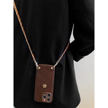 小香風山茶花手繩適用蘋果17proamx手機殼斜跨iphone15promax高檔皮質13保護套16pro奢華11創意12全包14p全包