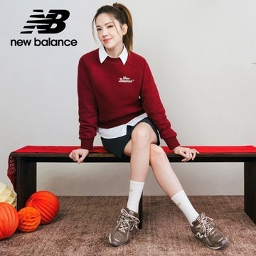 【New Balance】 NB 圓領長袖衛衣_女性_米杏/紅咖任選_WT61L61ZMCR/AGA (許瑋甯著用)