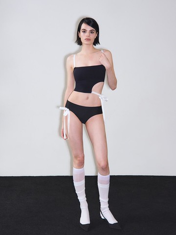 Side Ribbon Low Cut Bikini Panty [Black]
