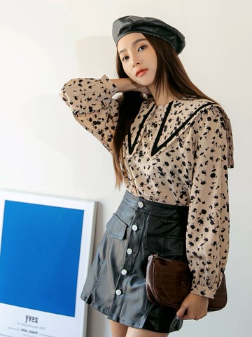 滿版印花甜酷尖領澎袖長袖上衣