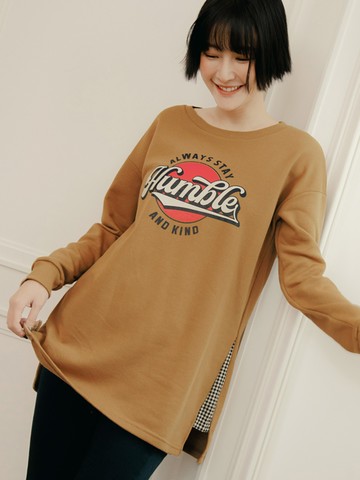 玩轉百tee．寬鬆長版棉質拼接印花大學T