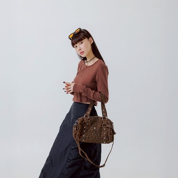 QUEENSHOP_F女裝 豹紋鉚釘設計多口袋包包 兩色售 現+預 【06010509】