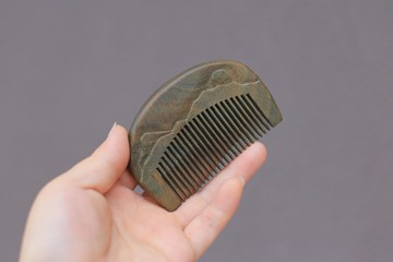 壹染指手作木藝 | 手刻 日出 | 綠檀 細齒梳子 順發 | 一物一圖