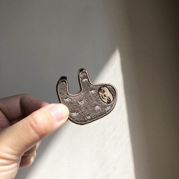 慢生活樹獺 胸針或繡片一個