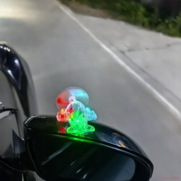 桃園出貨✨七彩色新三燈風力發電發光小飛機汽車裝飾七彩閃燈風能小玩具旋轉