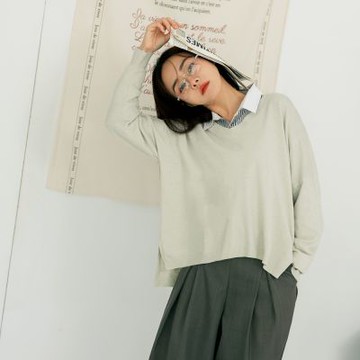 OB嚴選-保暖包芯紗V領寬版開衩針織上衣《FA3192-》