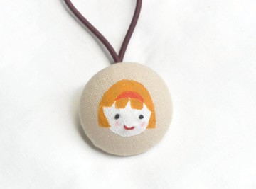 手繪微笑女孩包釦髮束