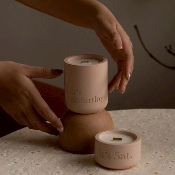 【 溫和木質花香 】No.012  逃進博物館｜花香調 水泥香氛蠟燭 (65g)