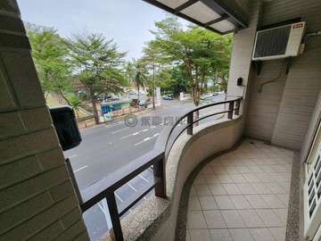 中正預校~面公園臨路車墅｜高雄市鳳山區誠義路