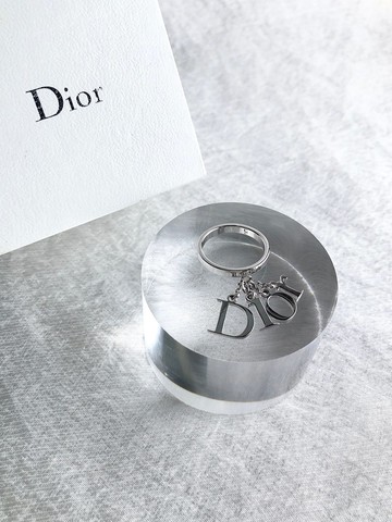 【VintageShop solo 日本直送中古包專賣店】Christian Dior 迪奧 戒指 銀色 標誌 吊飾 vintage 古董 enmvv4