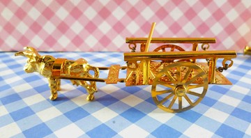 【震撼精品百貨】日本迷你袖珍擺飾-牛車 震撼日式精品百貨