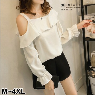 【QV2496】魔衣子-斜露吊帶肩荷葉邊長袖上衣