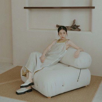 V領透膚拋光造型細肩帶外搭洋裝-白