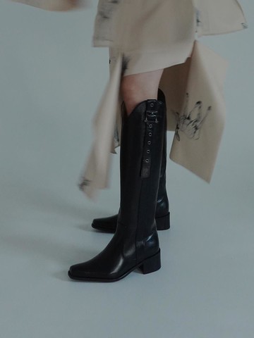 Belted long boots - black