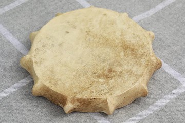 在維京薩滿的精神世界中送給您靈魂的手工皮鼓禮物