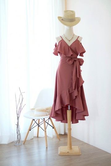 磚紅色連身裙，適合派對的連身裙，適合出遊的連身裙，適合海邊的連身裙