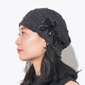 CHARM Yee 花朵胸花造型針織帽