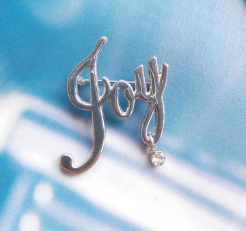 Vintage Jewelry  銀色調 字體 英文名 Joy  別針  胸針