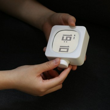 方块闹钟学生用电子智能时钟静音床头夜光迷你充电卧室儿童小闹钟