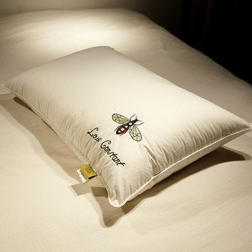 艾維枕頭單人護頸椎助睡眠學生宿舍柔軟羽絲絨枕芯男女家用單個裝