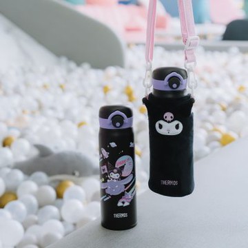 THERMOS膳魔師酷洛米不鏽鋼真空保溫瓶500ml(JNR-500FKU-BK)(內附造型絨毛背帶)