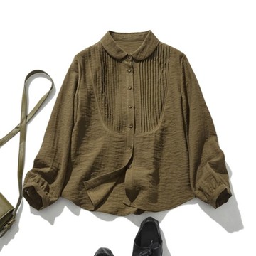 大人可愛りの圓領襯衫，帶有細緻的褶襇，長袖亞麻混紡襯衫，昆布茶色 241007-2