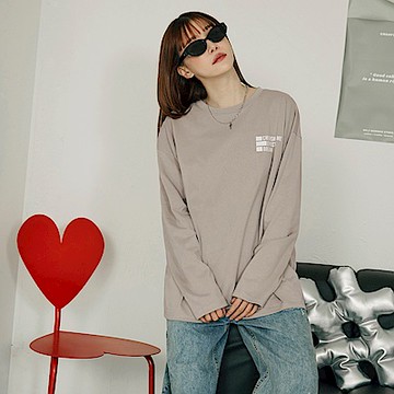 OB嚴選中大尺碼-寬鬆落肩字母印花長袖上衣《AB20032》