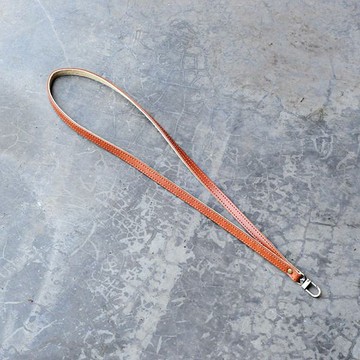 手機掛繩 | 手工皮件 | 客製化禮物 | 植鞣革-皮製絨裏頸掛繩