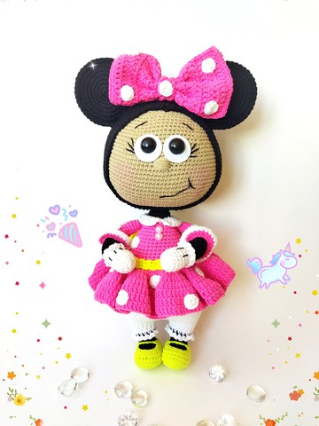 Amigurumi娃娃邦妮打扮成米妮