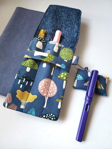 鋼筆筆袋, 3枝裝布筆袋, 文創文具--深藍色蘑菇大會布筆袋