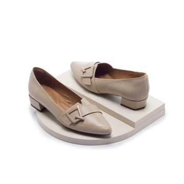 芯太軟 飾釦剪裁尖頭低跟樂福鞋  復古杏 (603059)