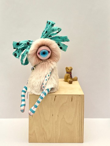 手工獨眼巨人藍眼藝術公仔 – 獨一無二的奇幻絨毛生物