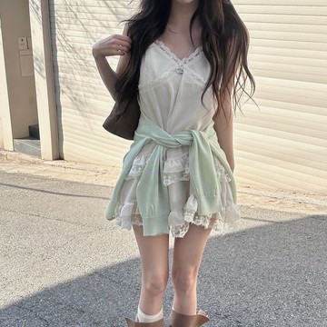 ˏˋ 𝐻𝑒𝑦 𝑆𝑝𝑟𝑖𝑛𝑔 - ̗̀ 🌷⛅️ ̖́‎韓國chic 夏季新款 V領蕾絲拼接吊帶性感短連衣裙 女生絕美洋裝