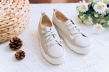 【英式餅乾】軟枕頭足感!舒緩鬆緊帶鞋-免綁帶-灰 22-26.5大尺碼