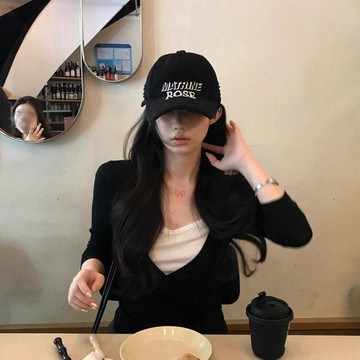 -JIZZLE-淡顏天菜·妮味穿搭🐰// 美式復古撞色黑色交叉V領假兩件蕾絲顯瘦設計感長袖T