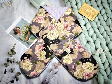 貓咪系列-日本薄棉布紫底燙金牡丹花小黑貓長版圍脖-加長到90公分